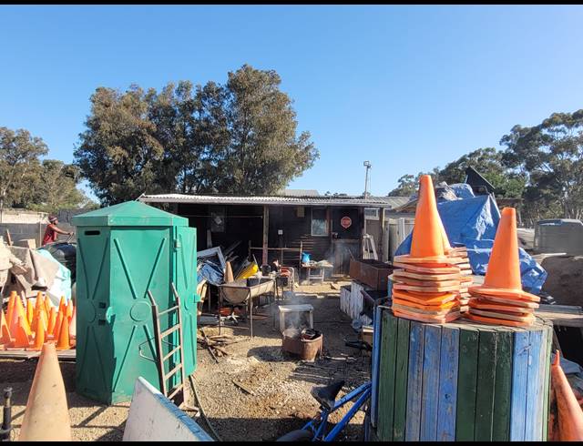 1,556M² WORKSHOP FOR SALE IN HOPEFIELD